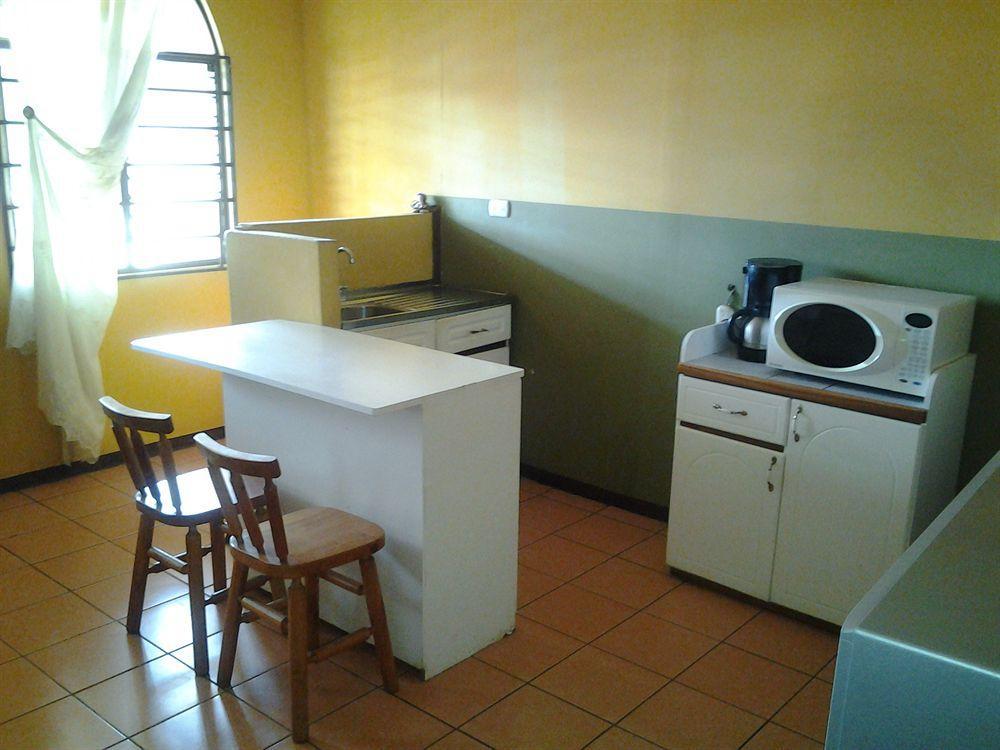 Cabinas Madeleine Puntarenas Bagian luar foto