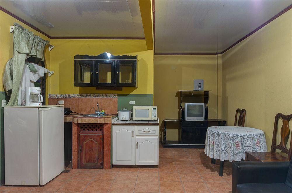 Cabinas Madeleine Puntarenas Bagian luar foto