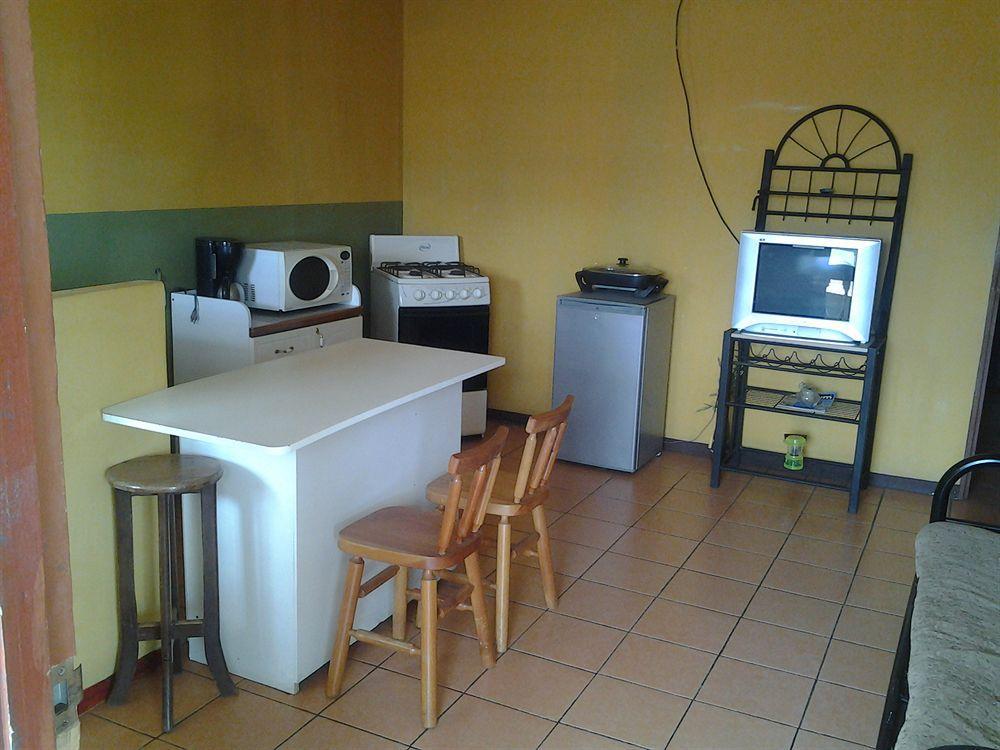 Cabinas Madeleine Puntarenas Bagian luar foto