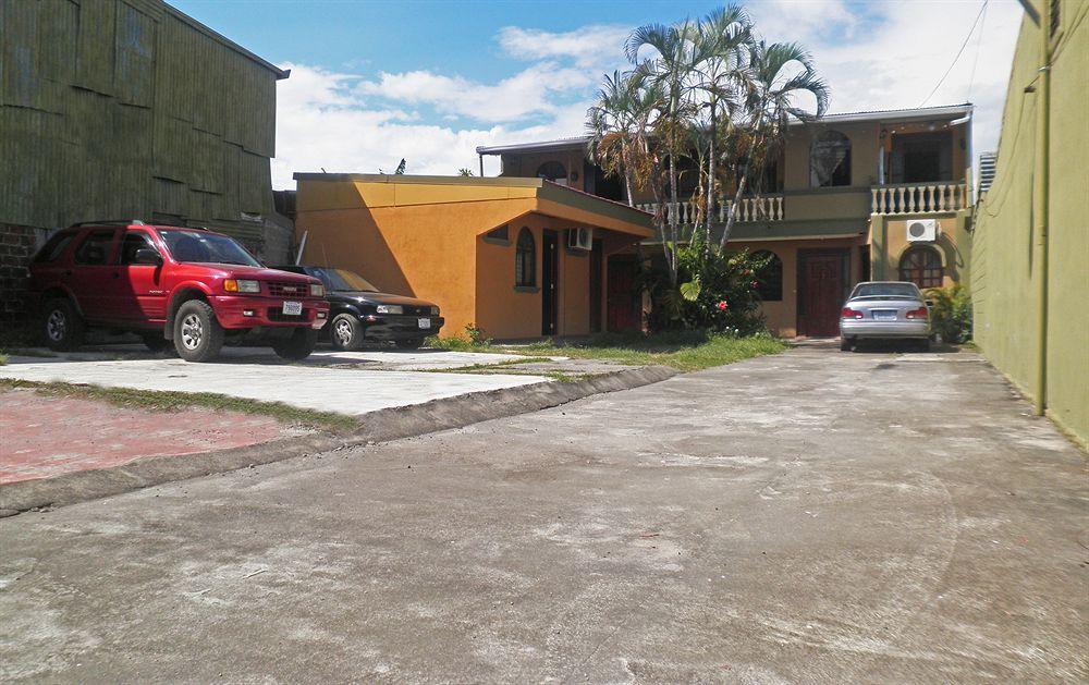 Cabinas Madeleine Puntarenas Bagian luar foto
