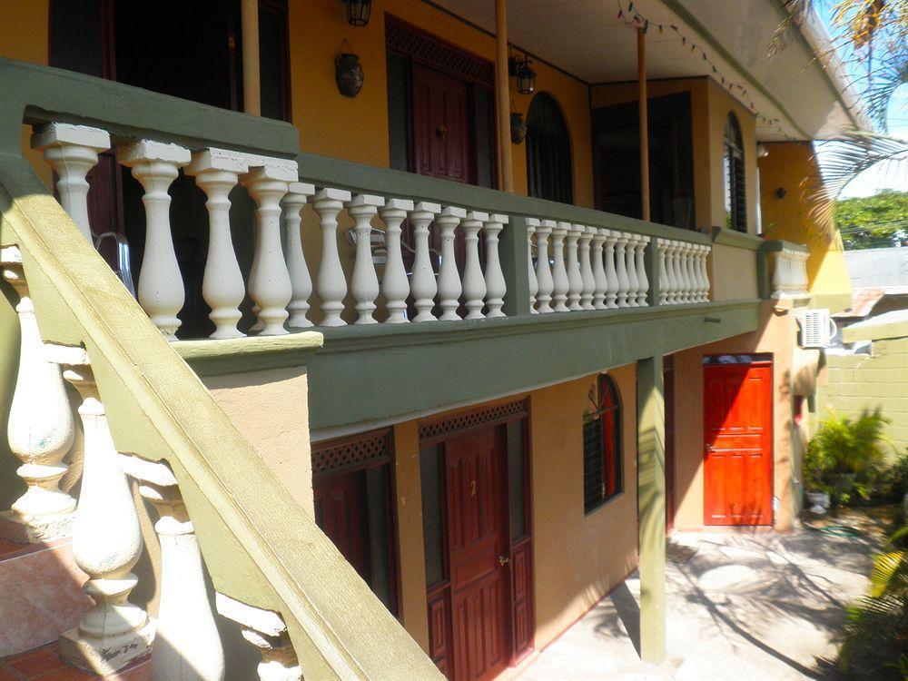 Cabinas Madeleine Puntarenas Bagian luar foto