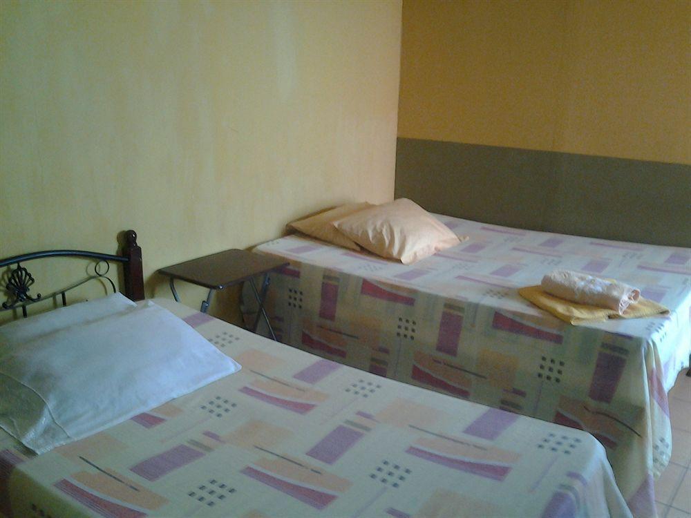 Cabinas Madeleine Puntarenas Bagian luar foto