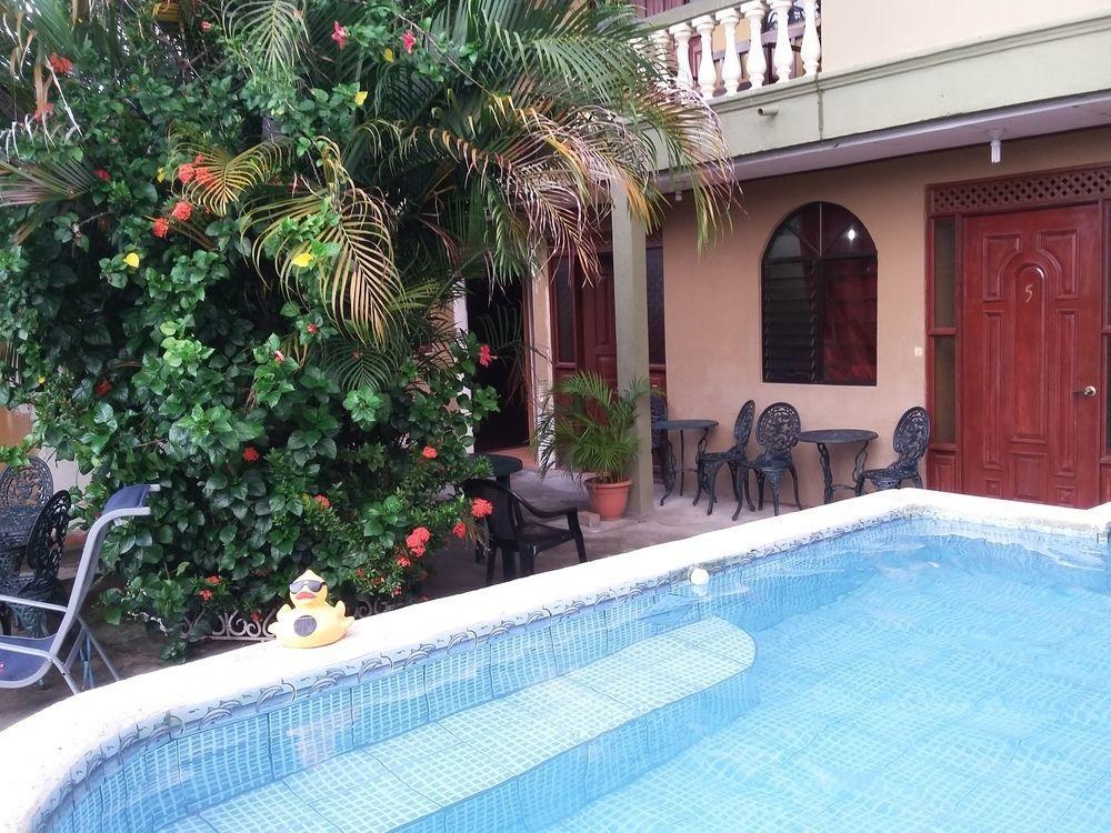 Cabinas Madeleine Puntarenas Bagian luar foto
