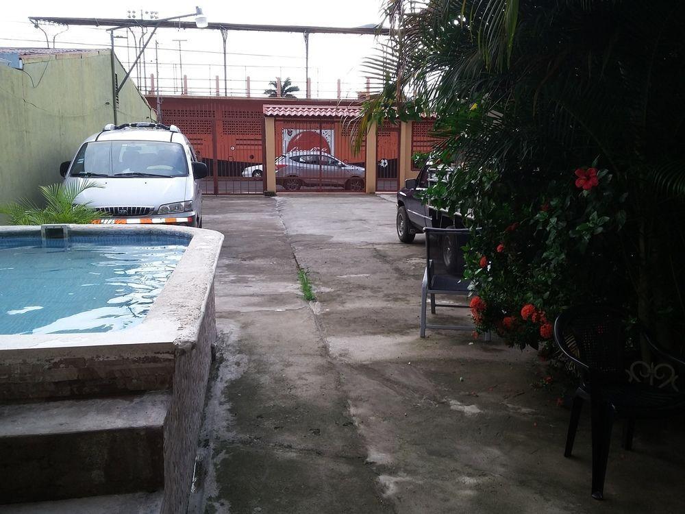 Cabinas Madeleine Puntarenas Bagian luar foto