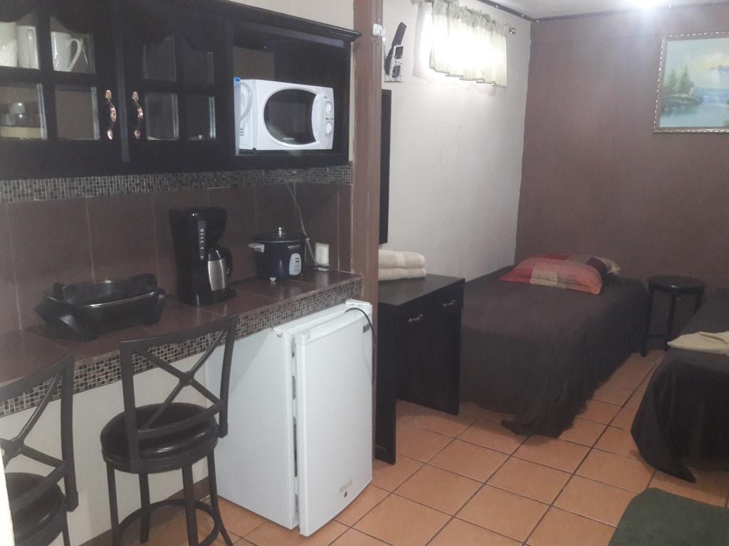 Cabinas Madeleine Puntarenas Bagian luar foto