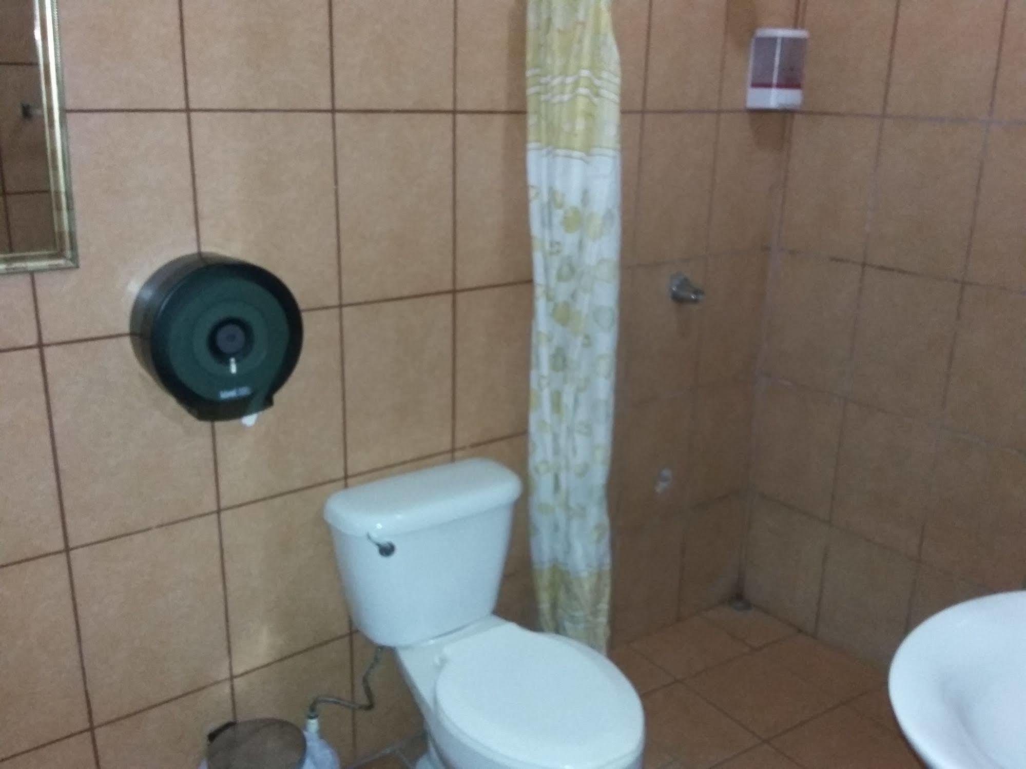 Cabinas Madeleine Puntarenas Bagian luar foto