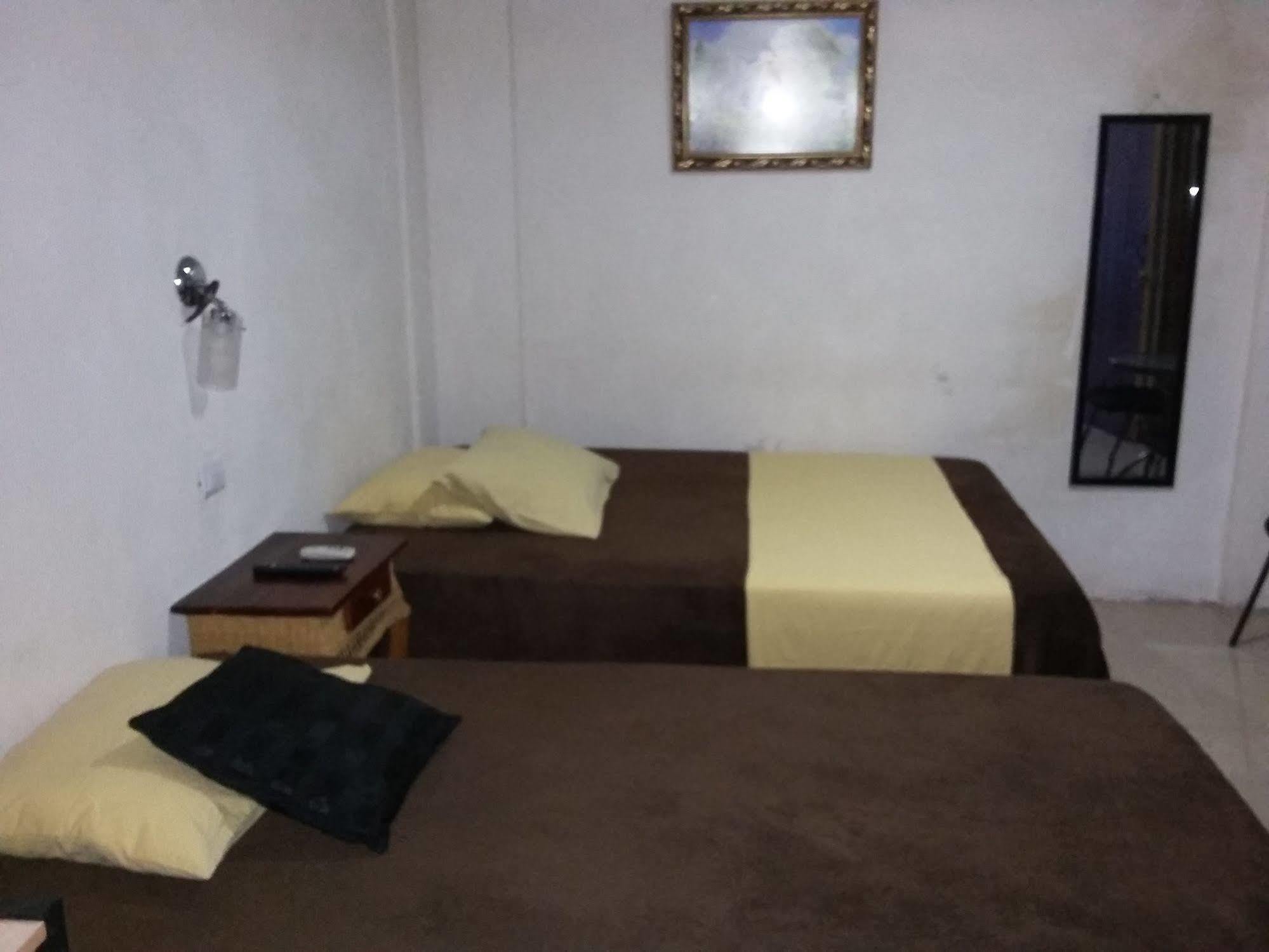 Cabinas Madeleine Puntarenas Bagian luar foto