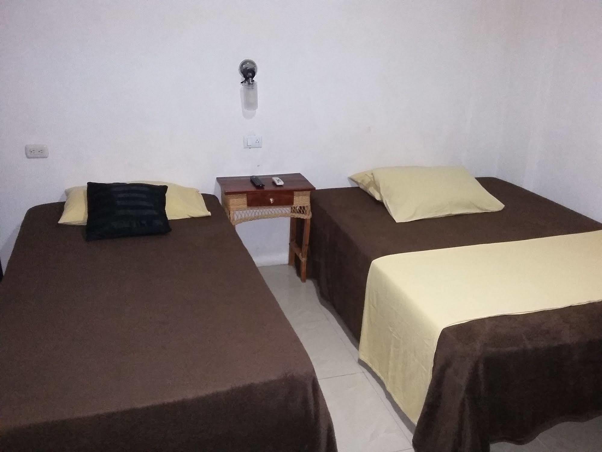 Cabinas Madeleine Puntarenas Bagian luar foto