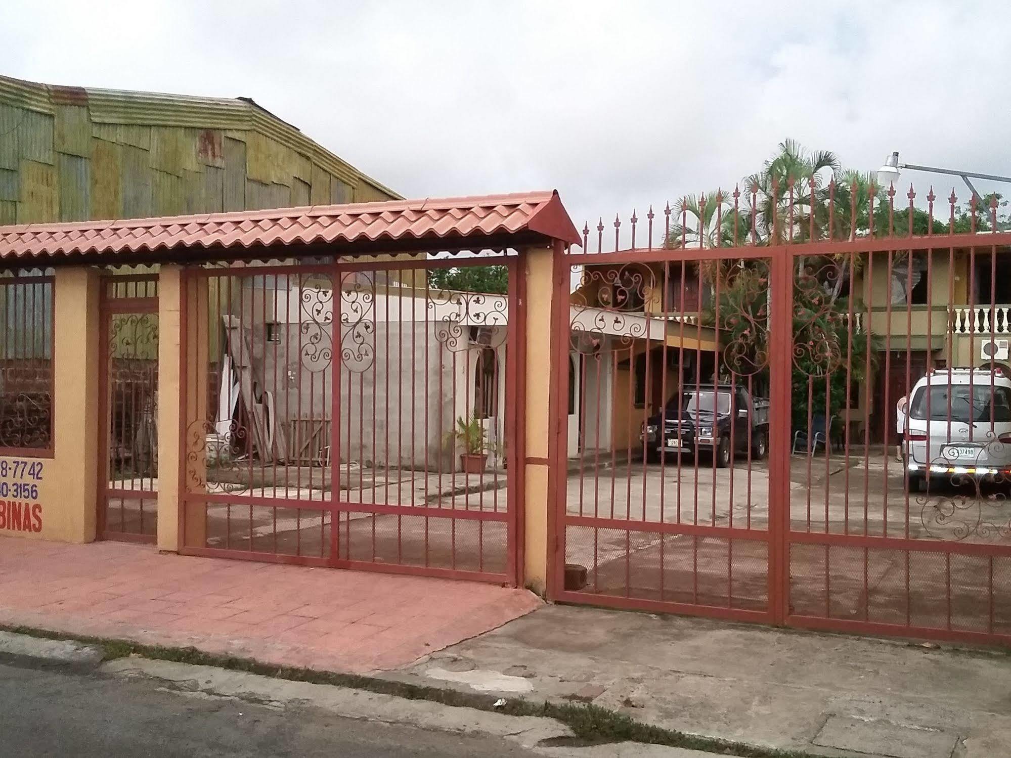 Cabinas Madeleine Puntarenas Bagian luar foto